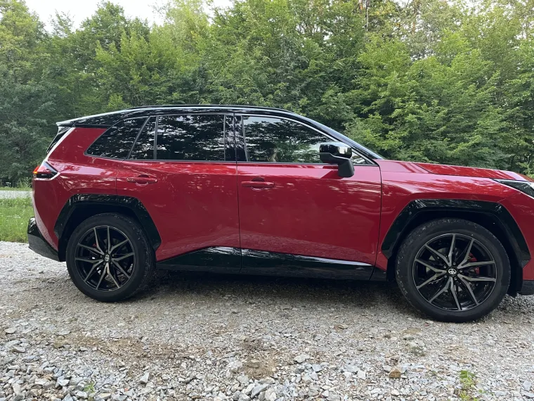 Vozili smo SUV koji bri&scaron;e granice: Obiteljski automobil ili moćna sportska zvijer?