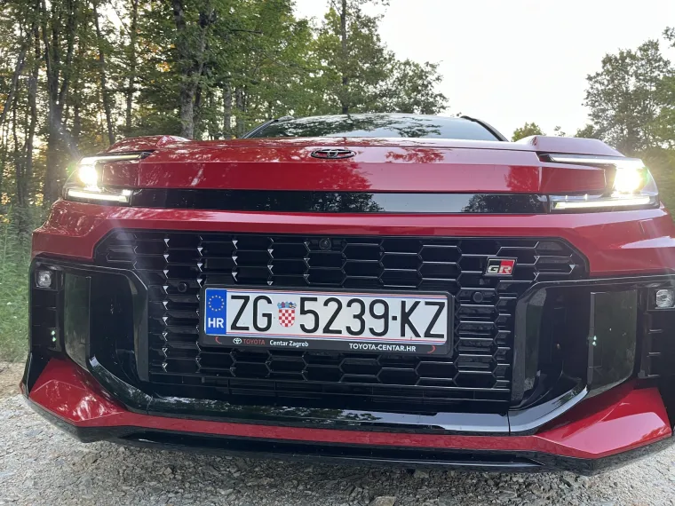 Vozili smo SUV koji bri&scaron;e granice: Obiteljski automobil ili moćna sportska zvijer?