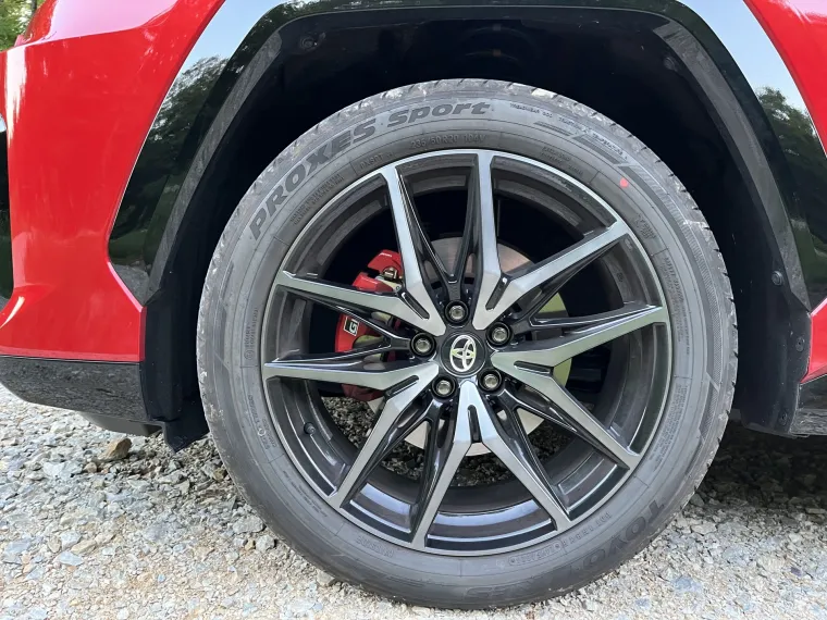 Vozili smo SUV koji bri&scaron;e granice: Obiteljski automobil ili moćna sportska zvijer?