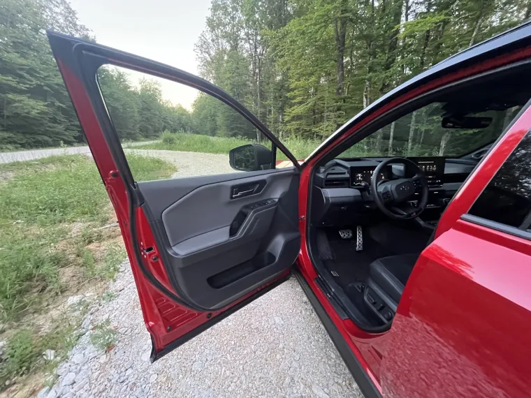 Vozili smo SUV koji bri&scaron;e granice: Obiteljski automobil ili moćna sportska zvijer?