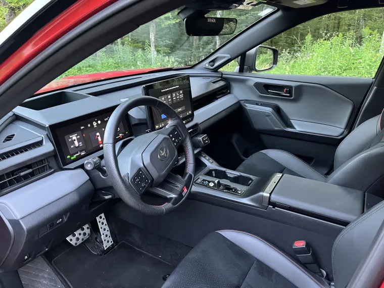 Vozili smo SUV koji bri&scaron;e granice: Obiteljski automobil ili moćna sportska zvijer?