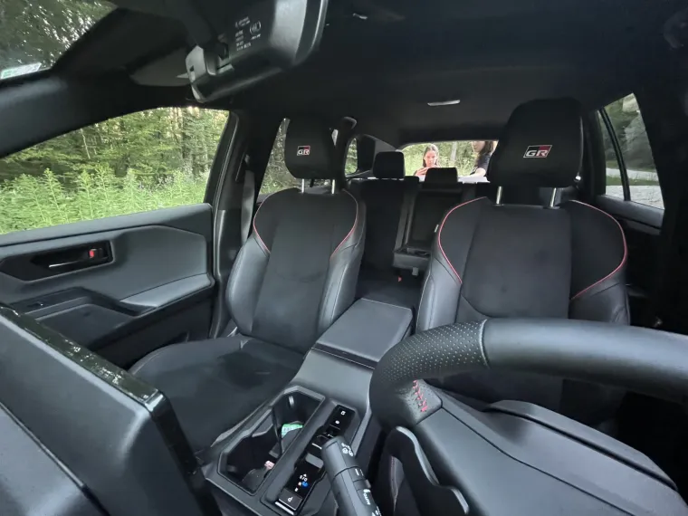 Vozili smo SUV koji bri&scaron;e granice: Obiteljski automobil ili moćna sportska zvijer?