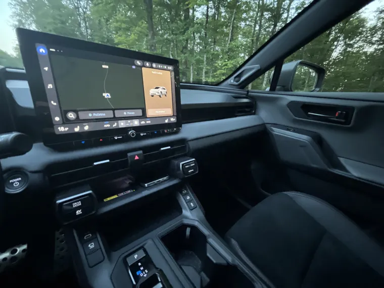 Vozili smo SUV koji bri&scaron;e granice: Obiteljski automobil ili moćna sportska zvijer?