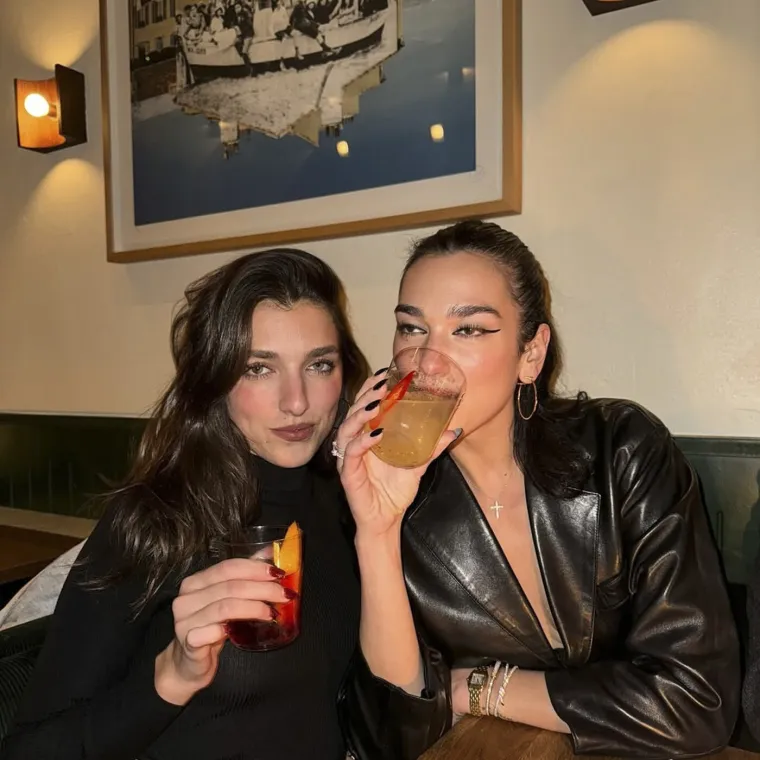 Jeste li znali da Dua Lipa ima sestru manekenku? Zanosna je ljepotica jedinstvenih očiju
