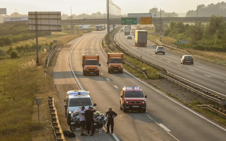 Kr&scaron; i lom na A3: &Scaron;leper probio za&scaron;titnu ogradu i blokirao oba smjera, vozi se zaustavnim trakom