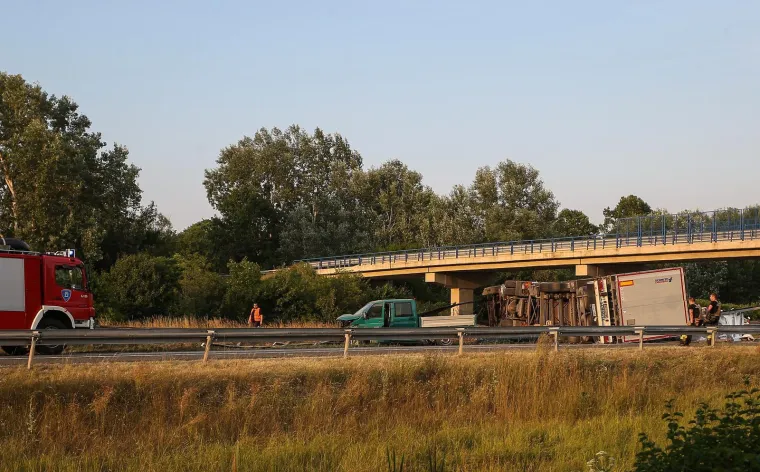 Kr&scaron; i lom na A3: &Scaron;leper probio za&scaron;titnu ogradu i blokirao oba smjera, vozi se zaustavnim trakom