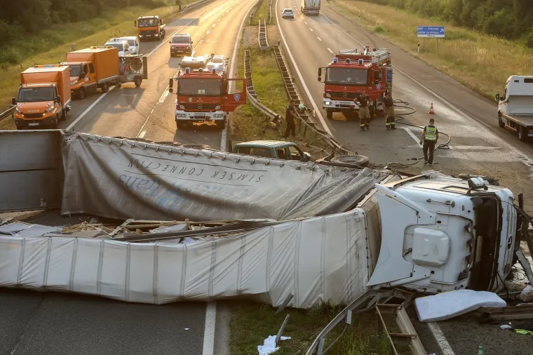 Kr&scaron; i lom na A3: &Scaron;leper probio za&scaron;titnu ogradu i blokirao oba smjera, vozi se zaustavnim trakom