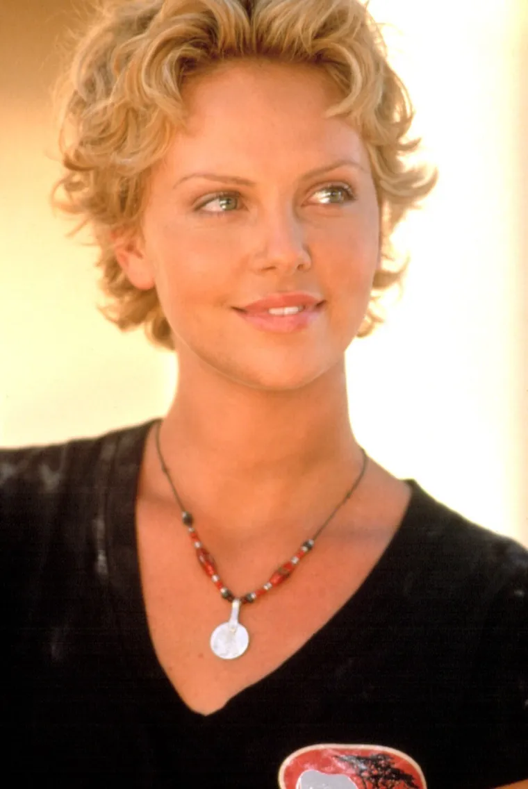 Bila je medena s plavim kovrčama i neodoljivim osmijehom: Sjećate se Charlize s početka karijere?