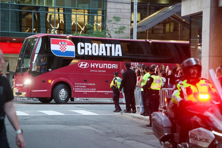 Vatreni stigli u Toronto i odmah ukrali pažnju navijača ovim elegantnim izdanjem