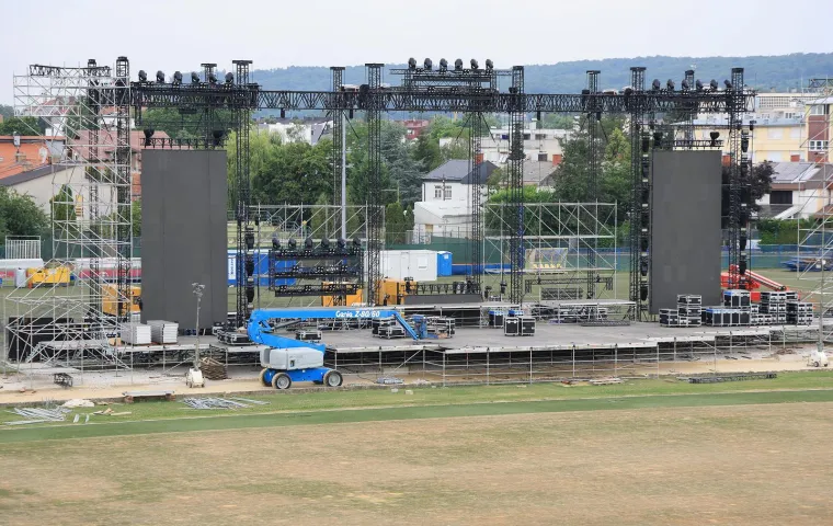 Evo kako teku pripreme za veliki Thompsonov spektakl u Zapre&scaron;iću