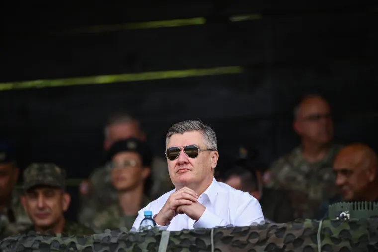Hrvatska vojska pokazala mi&scaron;iće: Milanović pratio napetu akciju iz prvih redova