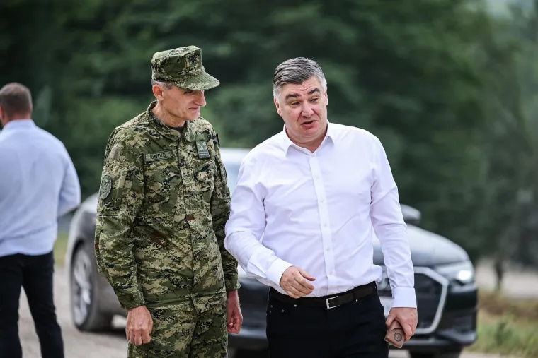 Hrvatska vojska pokazala mi&scaron;iće: Milanović pratio napetu akciju iz prvih redova