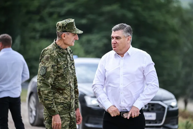 Hrvatska vojska pokazala mi&scaron;iće: Milanović pratio napetu akciju iz prvih redova
