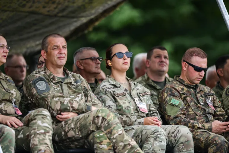 Hrvatska vojska pokazala mi&scaron;iće: Milanović pratio napetu akciju iz prvih redova