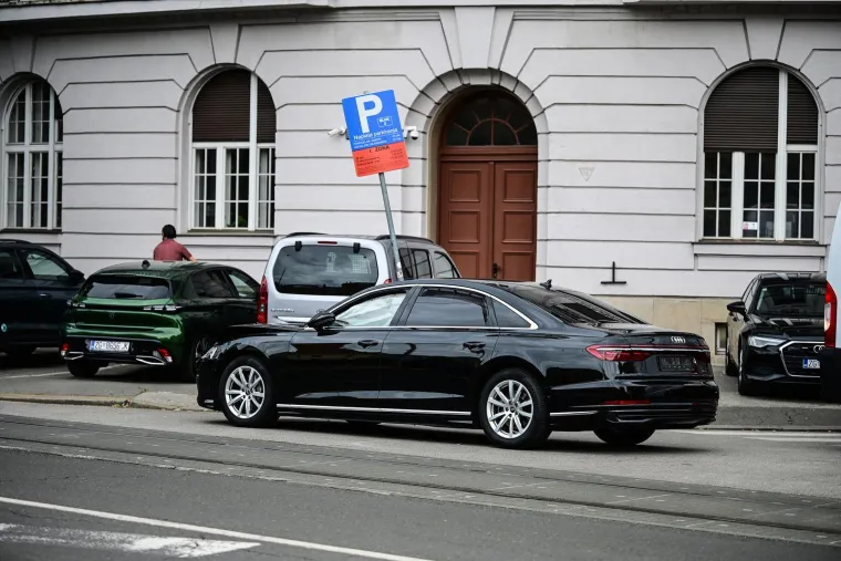 Pogledajte kako izgleda Plenkovićeva limuzina nakon sudara: &Scaron;lep služba ekspresno stigla