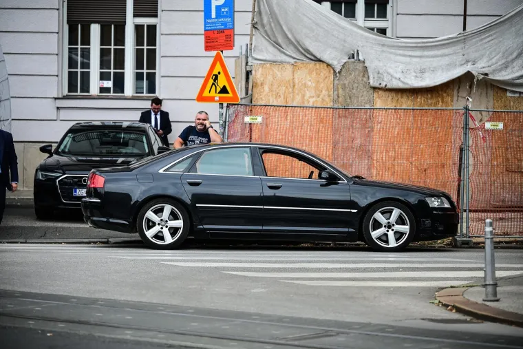 Pogledajte kako izgleda Plenkovićeva limuzina nakon sudara: &Scaron;lep služba ekspresno stigla