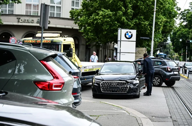 Pogledajte kako izgleda Plenkovićeva limuzina nakon sudara: &Scaron;lep služba ekspresno stigla