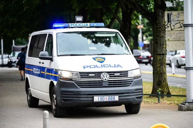 Pogledajte kako izgleda Plenkovićeva limuzina nakon sudara: &Scaron;lep služba ekspresno stigla