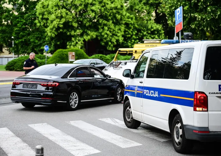 Pogledajte kako izgleda Plenkovićeva limuzina nakon sudara: &Scaron;lep služba ekspresno stigla
