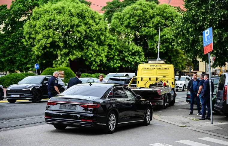 Pogledajte kako izgleda Plenkovićeva limuzina nakon sudara: &Scaron;lep služba ekspresno stigla