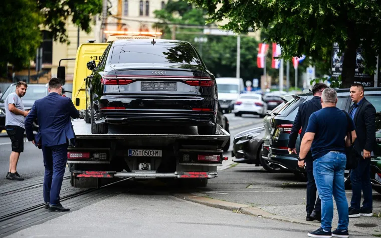 Pogledajte kako izgleda Plenkovićeva limuzina nakon sudara: &Scaron;lep služba ekspresno stigla