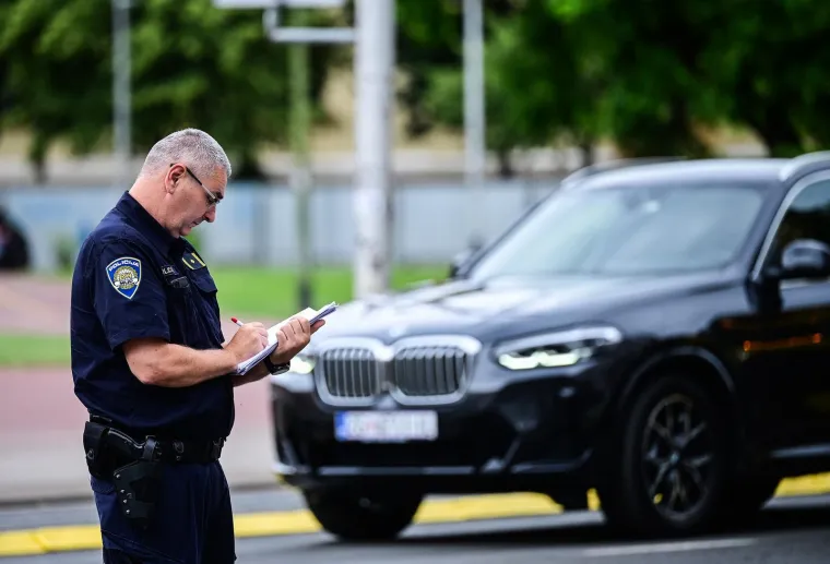 Pogledajte kako izgleda Plenkovićeva limuzina nakon sudara: &Scaron;lep služba ekspresno stigla