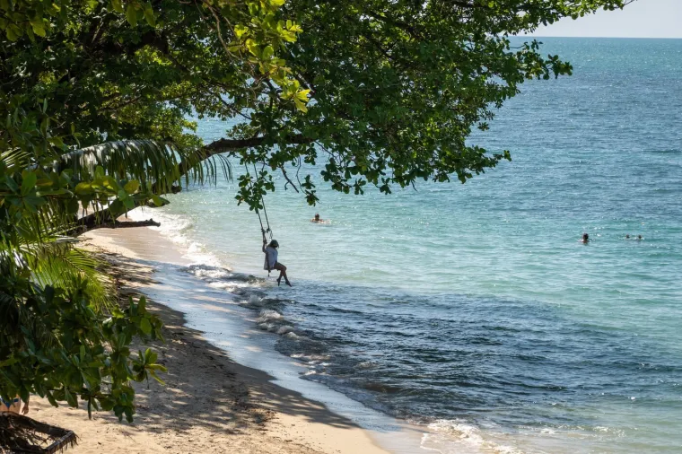 Među najljep&scaron;im ljuljačkama na plažama je i jedna hrvatska: Ljeti preplave dru&scaron;tvene mreže