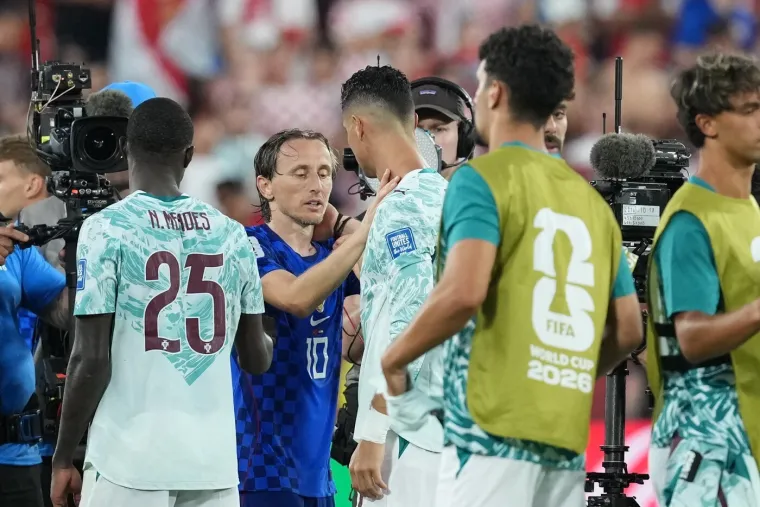 Utučeni Modrić i Vatreni: Luki nakon bolnog poraza pri&scaron;ao i Ronaldo! Ovo niste vidjeli na TV-u