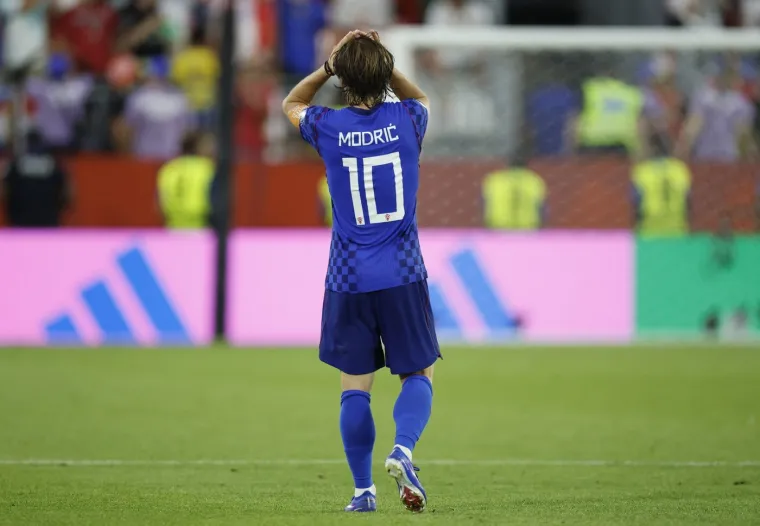 Utučeni Modrić i Vatreni: Luki nakon bolnog poraza pri&scaron;ao i Ronaldo! Ovo niste vidjeli na TV-u