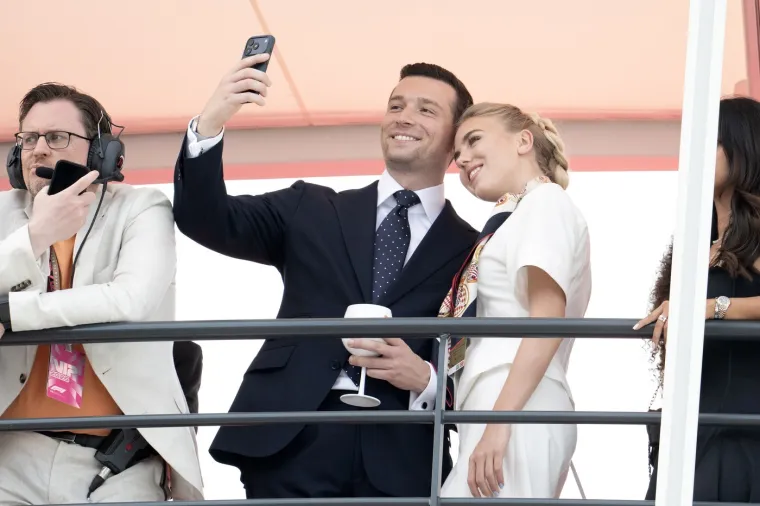 Fatalna princeza zaludila vođu radničke desnice: Romansa bi ga mogla ko&scaron;tati izbora