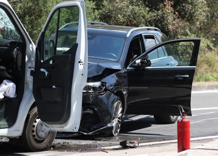 Frontalni sudar Mercedesa i sanitetskog vozila: Objavljeni detalji nesreće