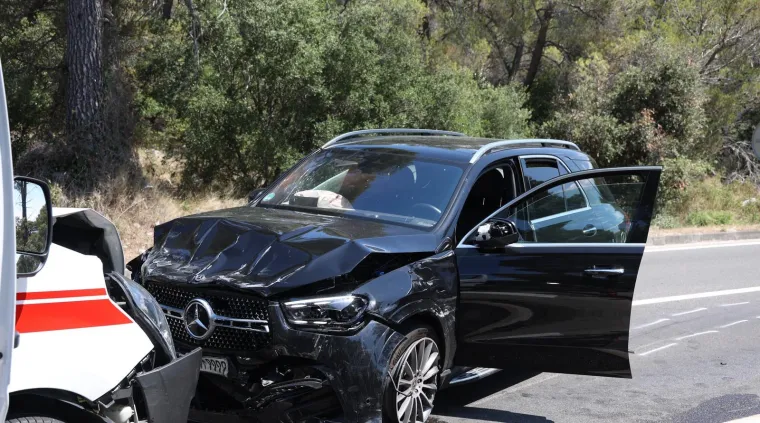 Frontalni sudar Mercedesa i sanitetskog vozila: Objavljeni detalji nesreće