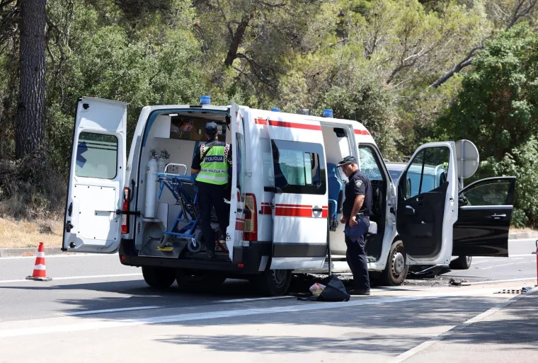 Frontalni sudar Mercedesa i sanitetskog vozila: Objavljeni detalji nesreće