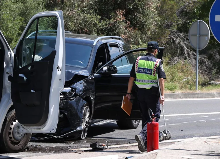 Frontalni sudar Mercedesa i sanitetskog vozila: Objavljeni detalji nesreće