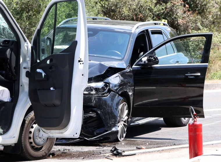 Frontalni sudar Mercedesa i sanitetskog vozila: Objavljeni detalji nesreće