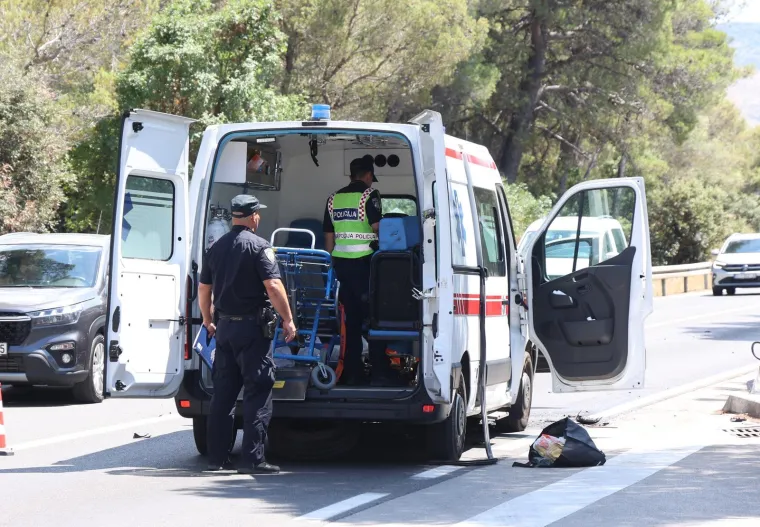 Frontalni sudar Mercedesa i sanitetskog vozila: Objavljeni detalji nesreće