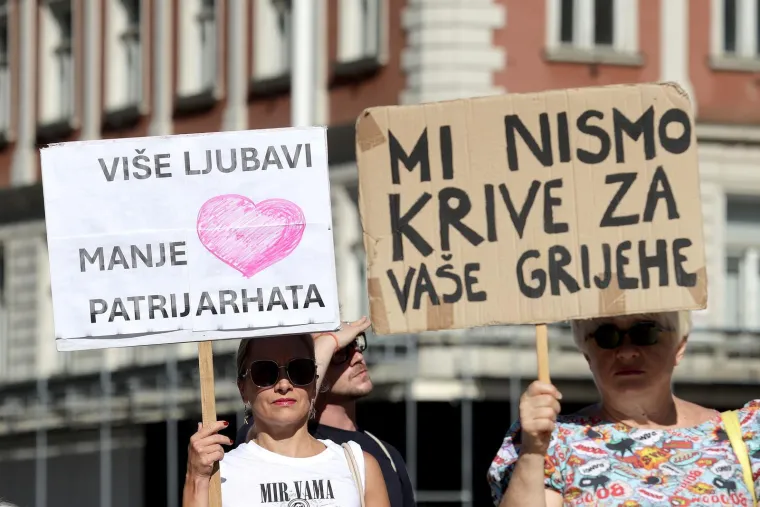 Jedni kleče, drugi bubnjaju! Stigla je ta subota u mjesecu, pogledajte sukob dvije Hrvatske
