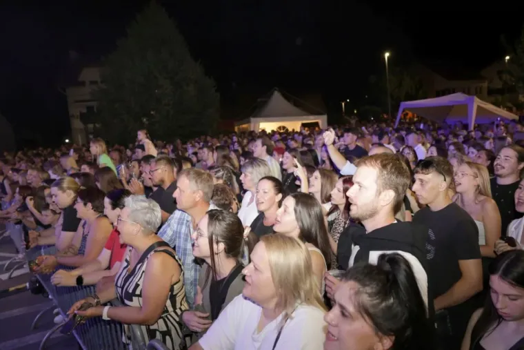 Jelena Rozga održala koncert za pamćenje, publika u potpunom transu plesala do kasnih sati