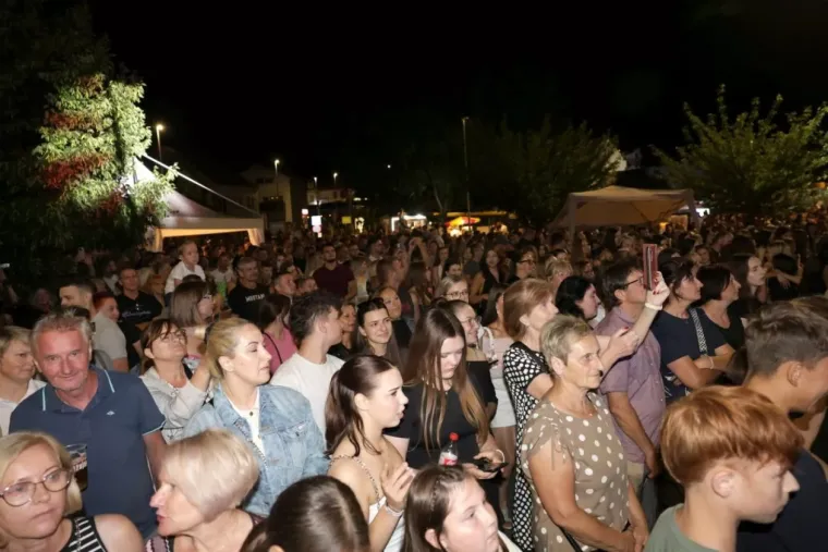 Jelena Rozga održala koncert za pamćenje, publika u potpunom transu plesala do kasnih sati