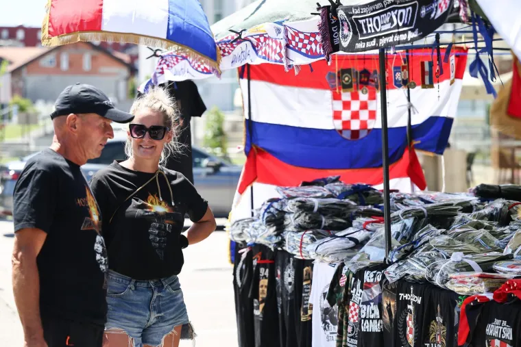 Fanovi okupirali Zapre&scaron;ić: Ovako izgleda atmosfera uoči večera&scaron;njeg Thompsonovog koncerta