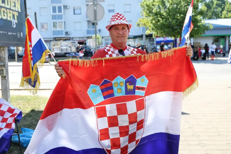 Fanovi okupirali Zapre&scaron;ić: Ovako izgleda atmosfera uoči večera&scaron;njeg Thompsonovog koncerta