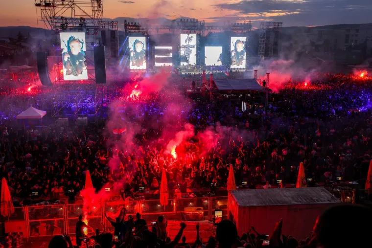 Thompson zapalio Zapre&scaron;ić: Koncert otvorio spektakularnim vatrometom