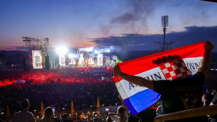 Thompson zapalio Zapre&scaron;ić: Koncert otvorio spektakularnim vatrometom