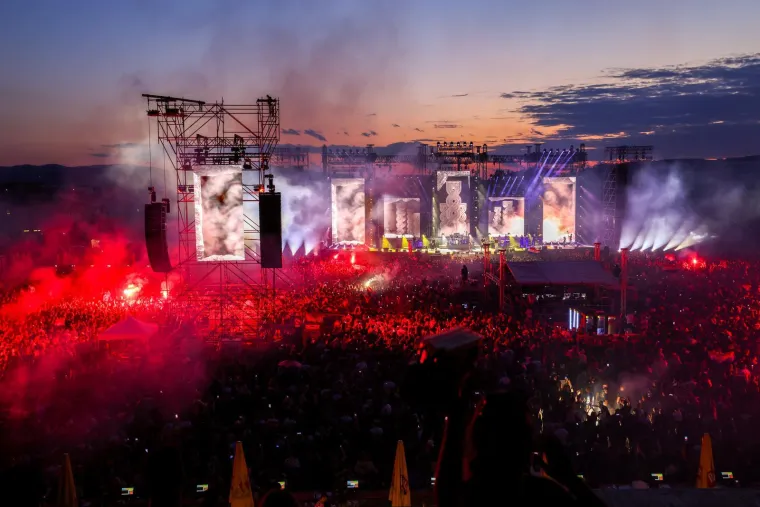 Thompson zapalio Zapre&scaron;ić: Koncert otvorio spektakularnim vatrometom