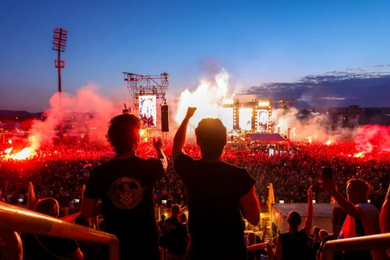 Thompson zapalio Zapre&scaron;ić: Koncert otvorio spektakularnim vatrometom