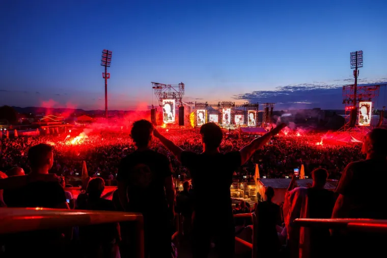 Thompson zapalio Zapre&scaron;ić: Koncert otvorio spektakularnim vatrometom