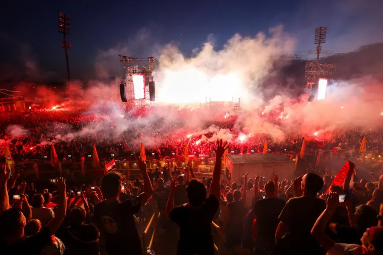 Thompson zapalio Zapre&scaron;ić: Koncert otvorio spektakularnim vatrometom