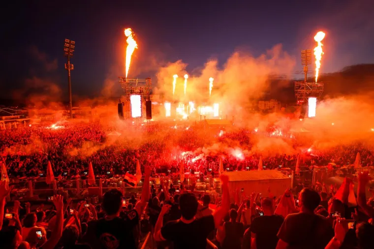 Thompson zapalio Zapre&scaron;ić: Koncert otvorio spektakularnim vatrometom