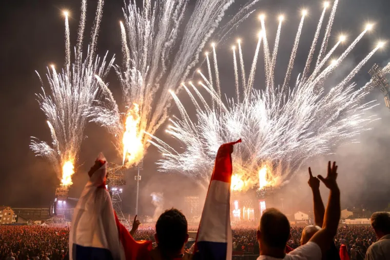 Thompson zapalio Zapre&scaron;ić: Koncert otvorio spektakularnim vatrometom