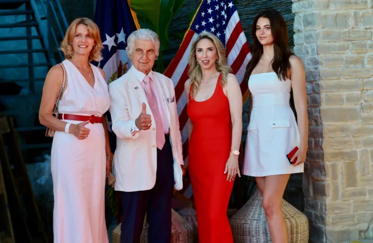 Iva Majoli i kći Mia među zvijezdama večeri: Pogledajte tko je sve slavio američku neovisnost
